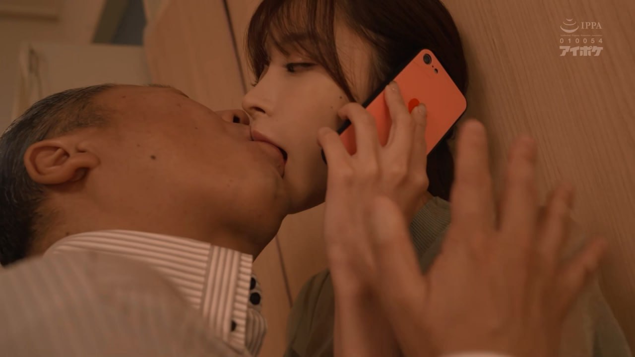啊哦！套套不小心破了内射-娇小的Pornhub模特被爆操内射-Mini Julia